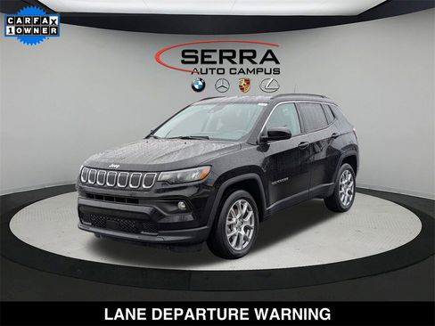 Used 2022 Jeep Compass Latitude image 1
