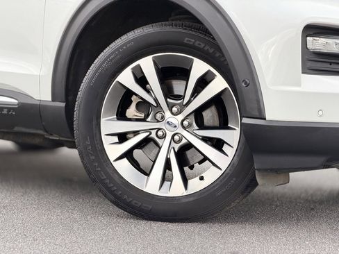 Used 2020 Ford Explorer Platinum w/ Premium Technology Package image 3