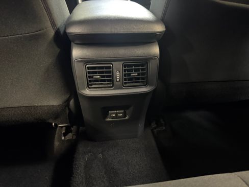 Used 2025 Toyota RAV4 XLE AWD/4WD image 33