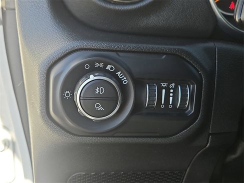 Used 2021 Jeep Gladiator Overland image 23