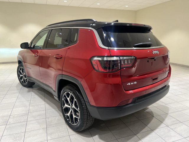 Used 2025 Jeep Compass Limited AWD/4WD image 3
