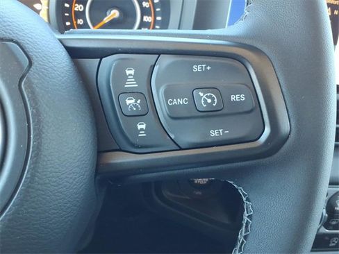 Used 2025 Jeep Gladiator Sport image 24