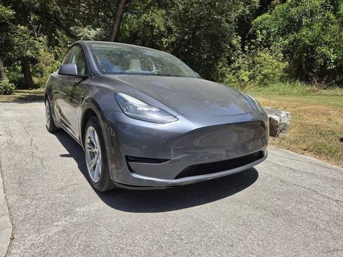 Used 2021 Tesla Model Y 2WD image 2