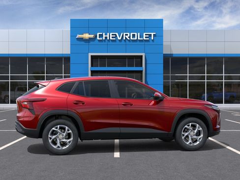New 2026 Chevrolet Trax LS w/ LS Convenience Package FWD image 29