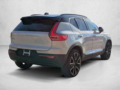 Used 2022 Volvo XC40 T4 R-Design w/ Protection Package Premier image 5