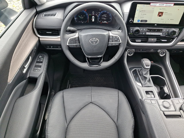 Used 2026 Toyota Grand Highlander AWD image 3
