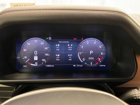 Used 2025 Land Rover Defender 110 X-Dynamic SE AWD/4WD image 11