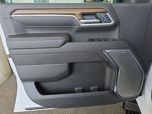 Certified 2025 Chevrolet Silverado 3500 High Country w/ Technology Package image 28