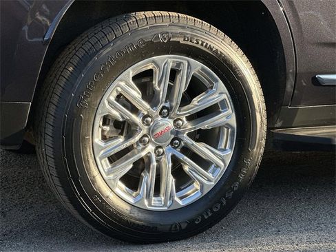 Used 2024 GMC Yukon SLT image 32