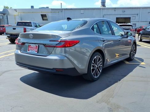 Used 2025 Toyota Camry XLE AWD/4WD image 11