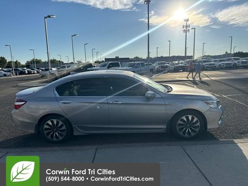 Used 2017 Honda Accord Touring image 6