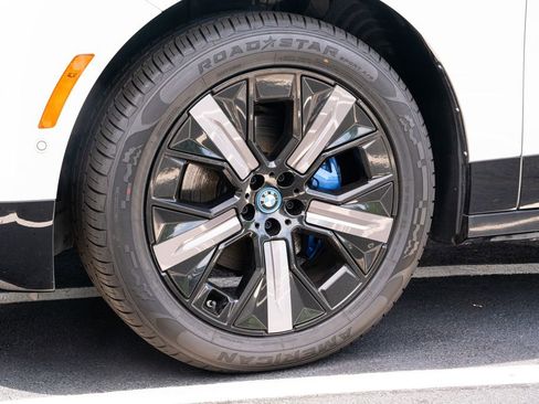 Used 2024 BMW iX xDrive50 w/ Sport Package AWD/4WD image 25
