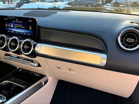 Used 2026 Mercedes-Benz GLB 250 4MATIC image 16