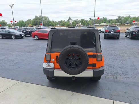 Used 2012 Jeep Wrangler Sahara w/ Connectivity Group AWD/4WD image 7