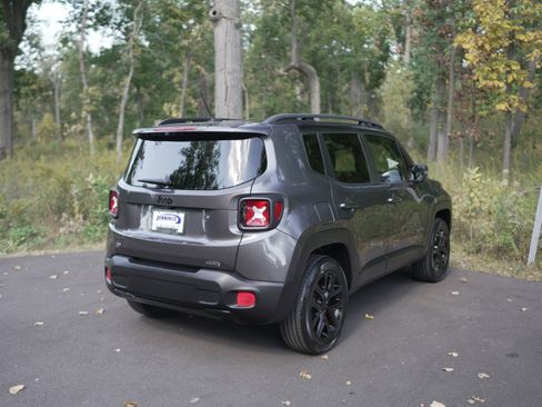 Used 2016 Jeep Renegade Latitude image 8