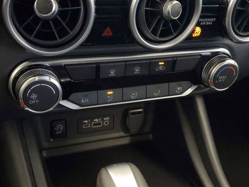 Used 2025 Nissan Sentra SV FWD image 22