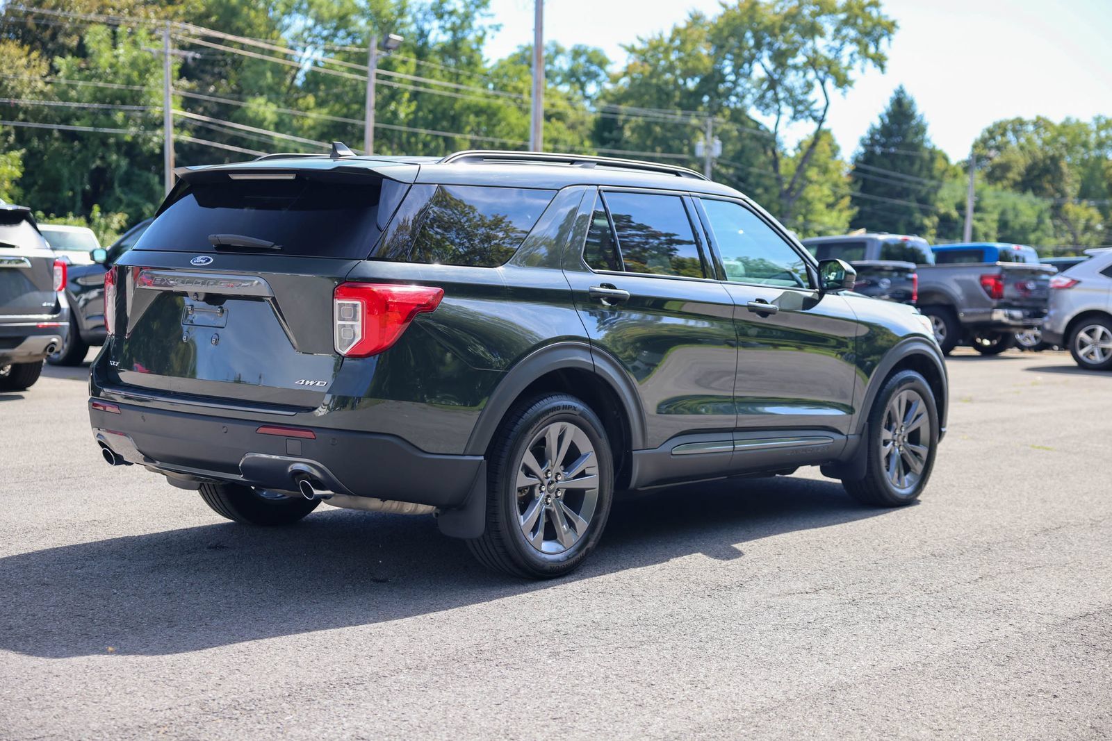 Certified 2023 Ford Explorer XLT w/ Equipment Group 202A AWD/4WD image 3
