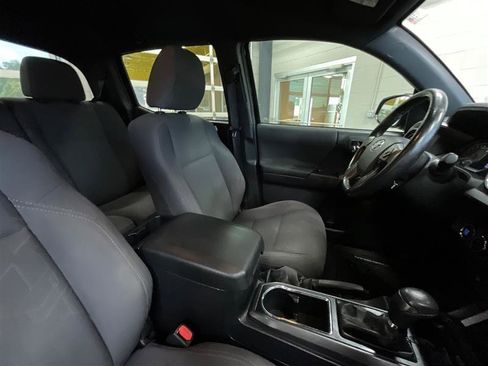 Used 2018 Toyota Tacoma TRD Off-Road w/ Technology Package AWD/4WD image 29