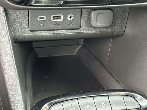 Used 2023 Buick Encore GX Preferred w/ Cold Weather Comfort Package AWD/4WD image 29