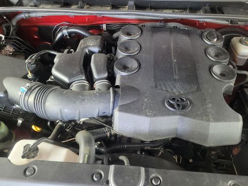 Used 2018 Toyota 4Runner SR5 RWD image 30