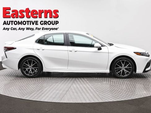 Used 2024 Toyota Camry SE AWD/4WD image 4