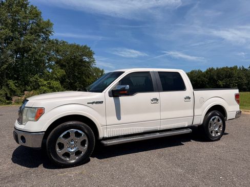 Used 2010 Ford F150 Lariat RWD image 1