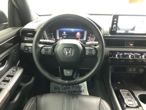 Used 2025 Honda Pilot Black Edition image 15