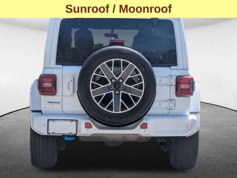 Used 2023 Jeep Wrangler Unlimited Sahara AWD/4WD image 5