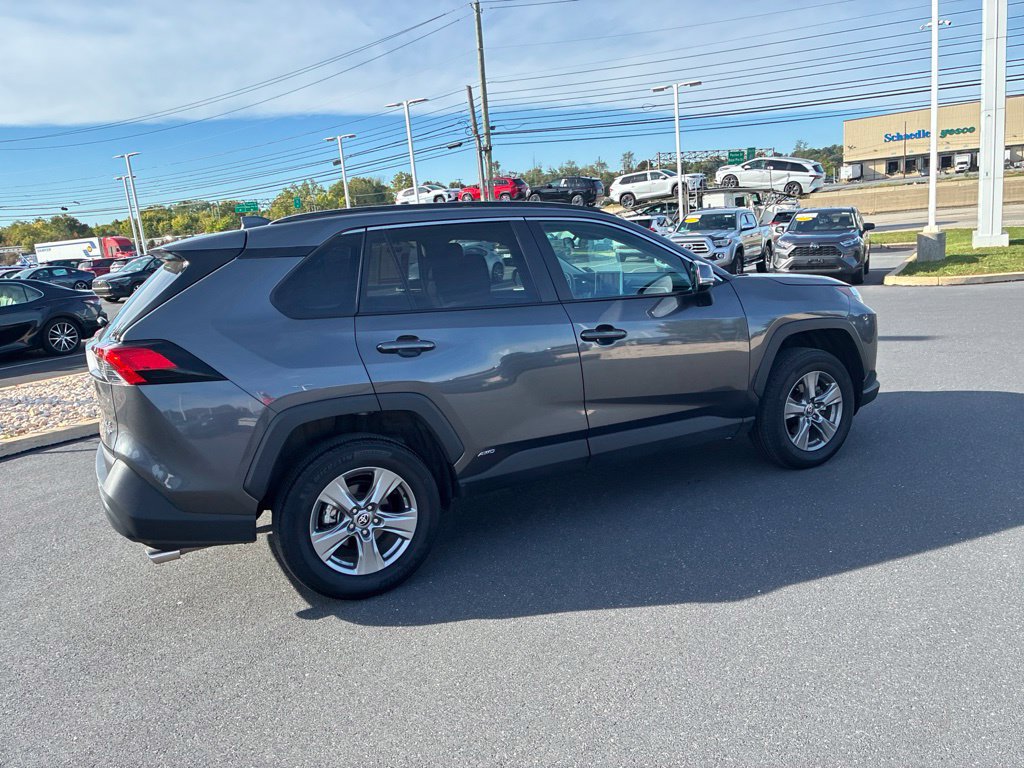 Used 2025 Toyota RAV4 XLE AWD/4WD image 6