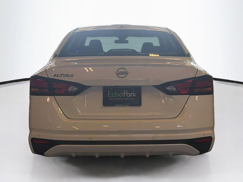 Used 2025 Nissan Altima 2.5 SV FWD image 7