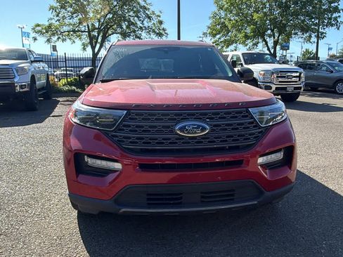 Used 2022 Ford Explorer XLT w/ Equipment Group 202A RWD image 2
