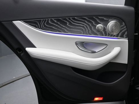 Used 2022 Mercedes-Benz E 450 E 450 w/ Driver Assistance Package image 19