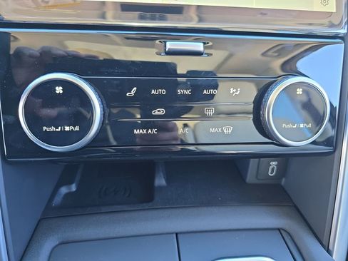 New 2026 Land Rover Discovery Limited Edition image 26