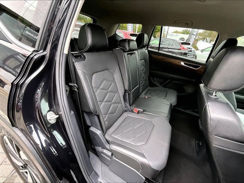 Used 2024 Volkswagen Atlas SE image 24