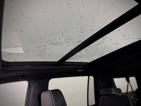 Used 2023 GMC Yukon XL SLT w/ SLT Premium Package image 28