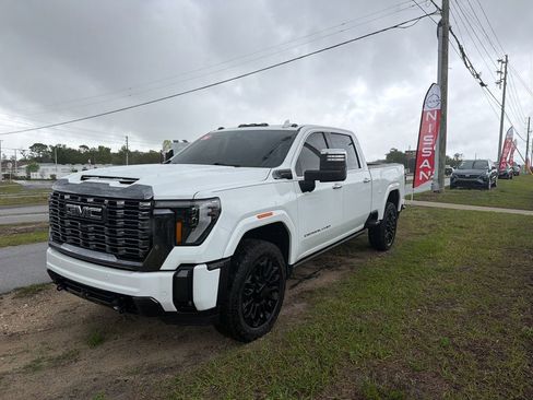 Used 2024 GMC Sierra 2500 Denali Ultimate image 3