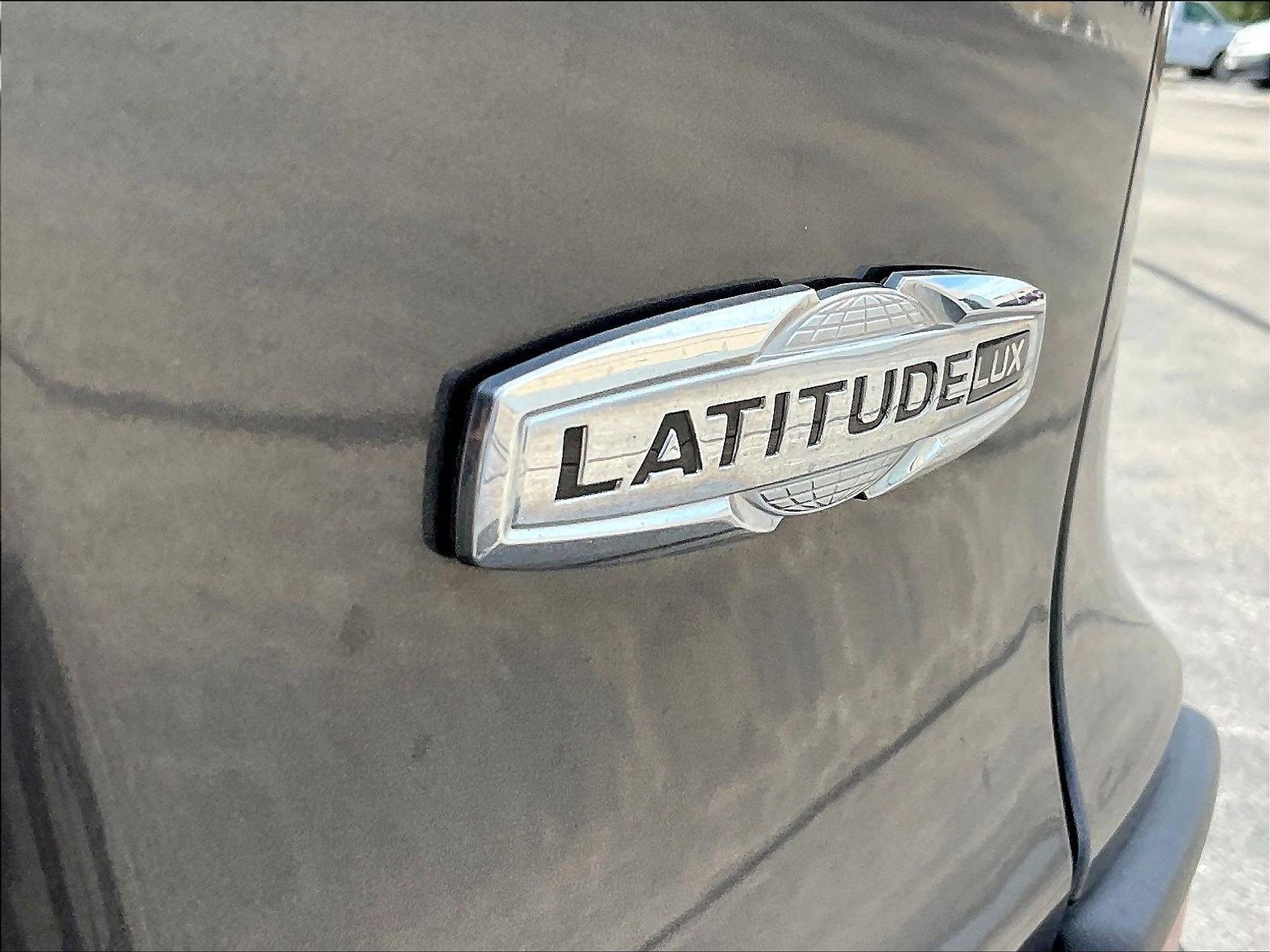 Used 2021 Jeep Cherokee Latitude Lux w/ Comfort/Convenience Group AWD/4WD image 25