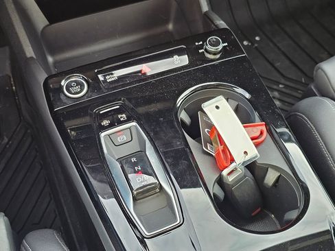 Used 2025 Audi Q6 e-tron Premium Plus w/ Premium Plus image 6