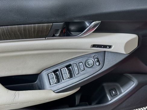 Used 2018 Honda Accord Touring image 15