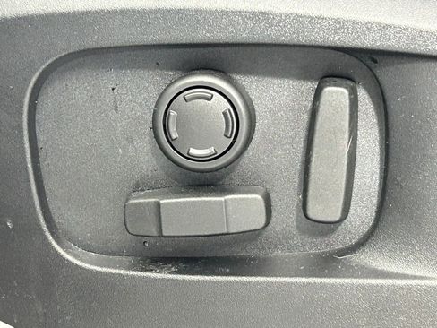 Used 2025 Land Rover Defender 110 S image 31