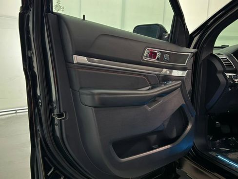 Used 2018 Ford Explorer Sport w/ Equipment Group 401A image 17