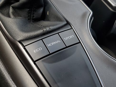 Used 2022 Toyota Camry SE FWD image 29