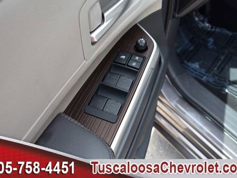 Used 2023 Toyota Sienna XLE FWD image 19