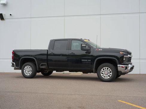 Used 2025 Chevrolet Silverado 3500 LT w/ All Star Edition AWD/4WD image 2