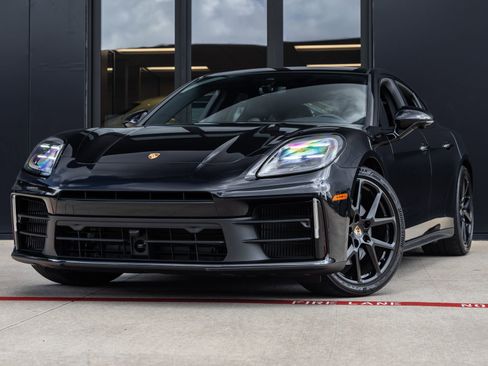 Used 2025 Porsche Panamera image 1