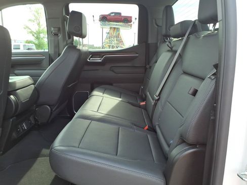 Used 2025 GMC Sierra 1500 SLT AWD/4WD image 13