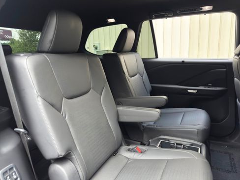 Used 2025 Lexus TX 500h AWD w/ Technology Package image 38