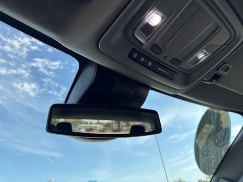 Used 2025 GMC Sierra 1500 SLT image 21