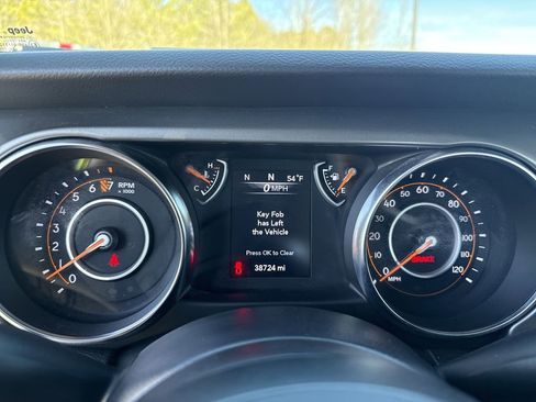 Used 2022 Jeep Gladiator Sport w/ Trailer Tow Package image 27