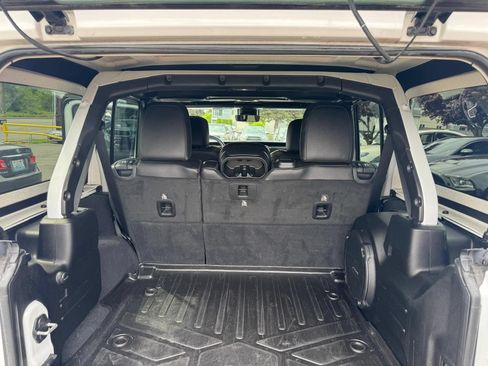 Used 2019 Jeep Wrangler Unlimited Sahara AWD/4WD image 13
